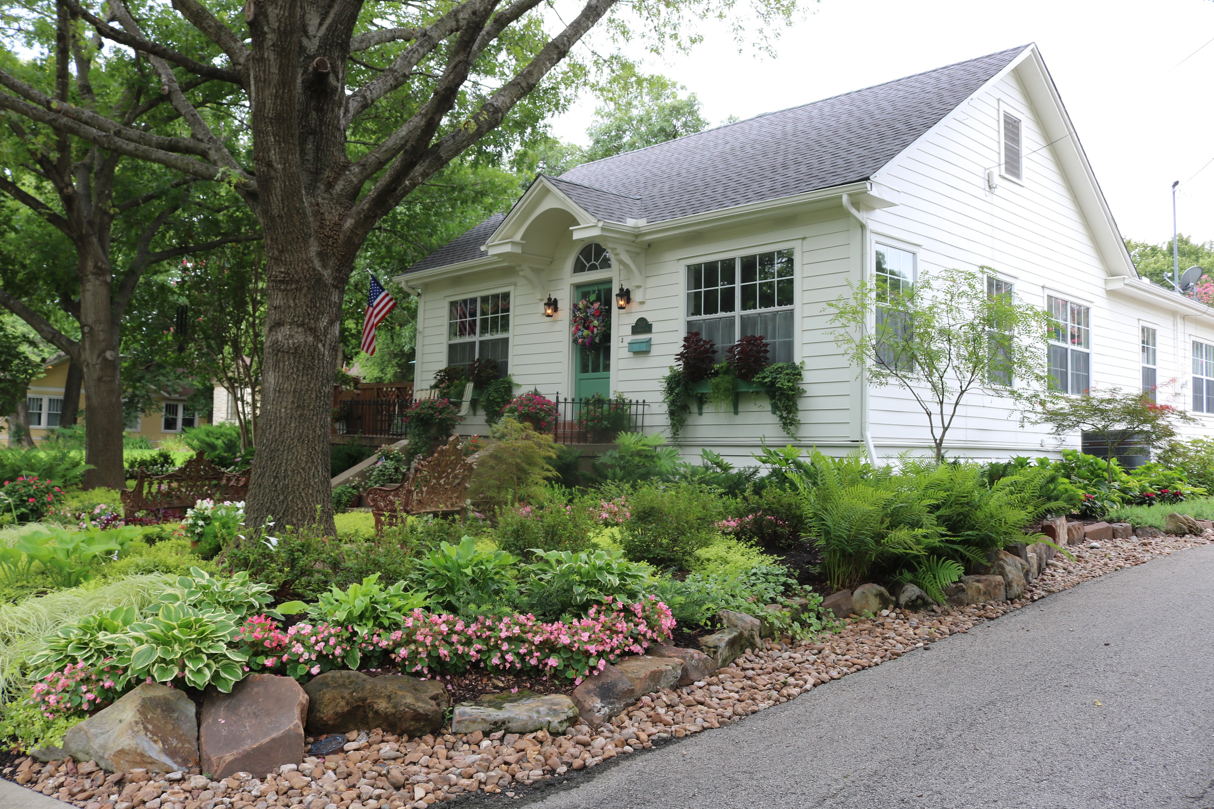 Cottage Front Yard Renovation – Before And After – Great Gardens, Inc.